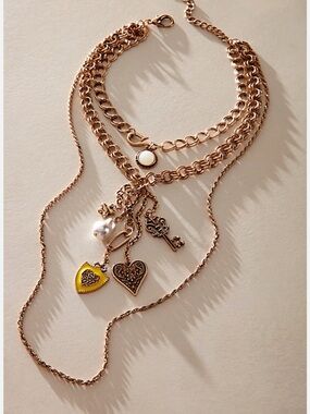Free People Tate Layer Necklace - Gold
Keys With White Stone NWT